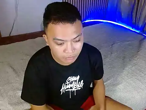 Snapshot of xsweetasian69x chatting on 12.18.24 xsweetasian69x online show from 12.18.24