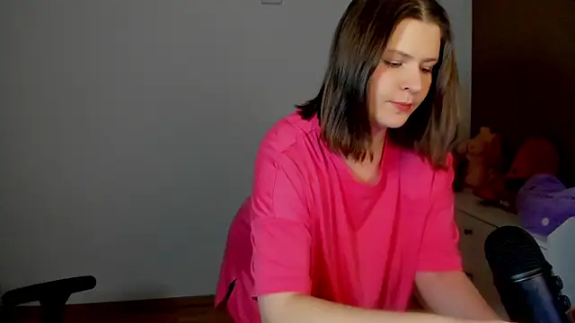 Snapshot of TinniAngel chatting on 03.05.25 TinniAngel online show from 03.05.25