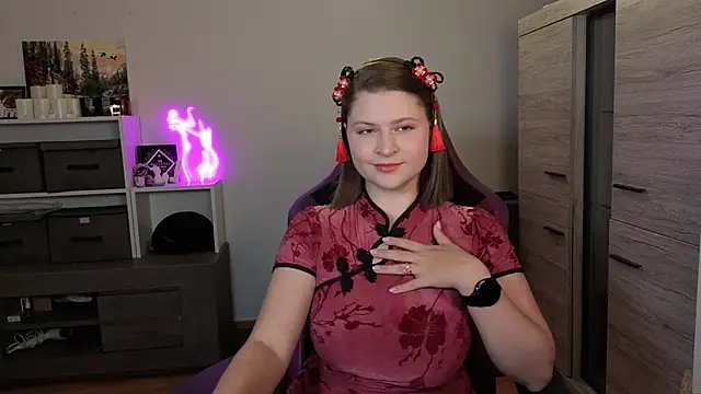 Snapshot of TinniAngel chatting on 09.30.25 TinniAngel online show from 09.30.25