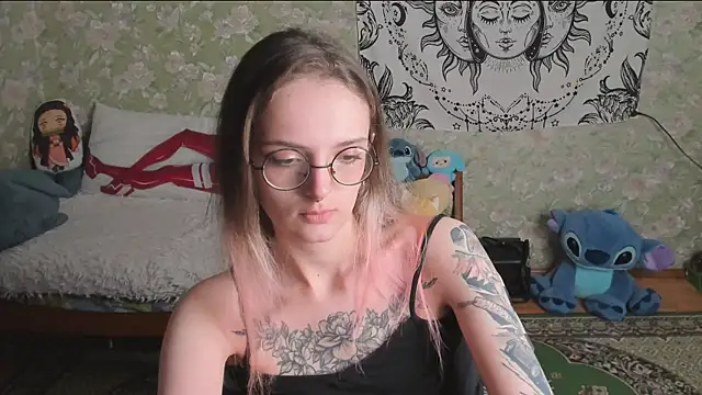 Snapshot of Cutie_Adelia chatting on 05.20.26 Cutie Adelia online show from 05.20.26
