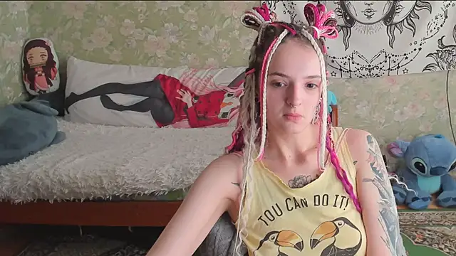Snapshot of Cutie_Adelia chatting on 06.26.26 Cutie Adelia online show from 06.26.26