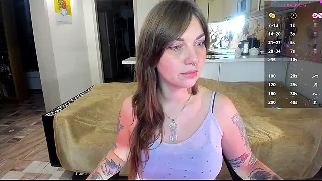 Snapshot of StacyTigerr chatting on 11.26.25 StacyTigerr online show from 11.26.25