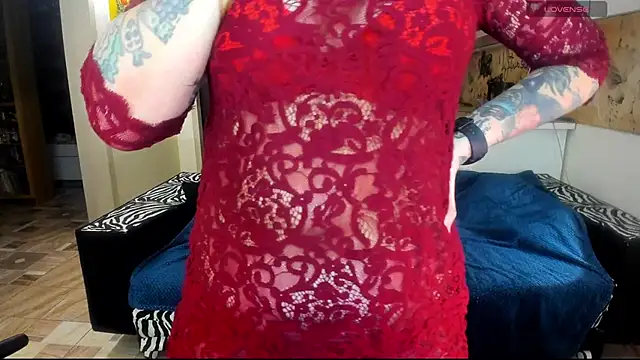 Snapshot of StacyTigerr chatting on 12.04.25 StacyTigerr online show from 12.04.25