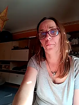 Snapshot of Dettybitch40 chatting on 09.13.25 Dettybitch40 online show from 09.13.25