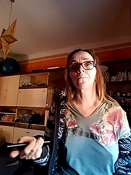 Snapshot of Dettybitch40 chatting on 10.04.25 Dettybitch40 online show from 10.04.25