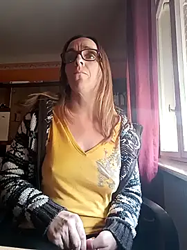 Snapshot of Dettybitch40 chatting on 10.07.25 Dettybitch40 online show from 10.07.25