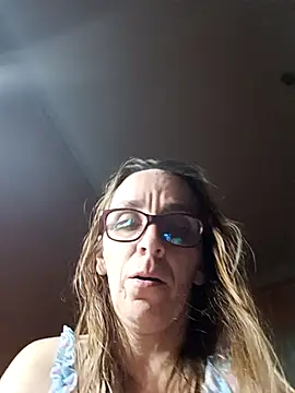 Snapshot of Dettybitch40 chatting on 10.15.25 Dettybitch40 online show from 10.15.25