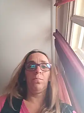 Snapshot of Dettybitch40 chatting on 10.26.25 Dettybitch40 online show from 10.26.25