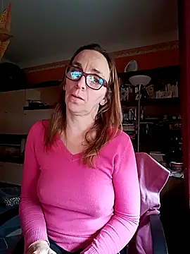 Snapshot of Dettybitch40 chatting on 10.27.25 Dettybitch40 online show from 10.27.25