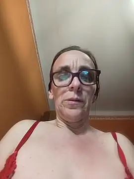 Dettybitch40 online show from 04.29.26