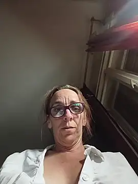 Dettybitch40 online show from 05.13.26