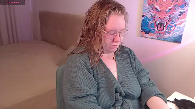 Snapshot of Ann_Muna chatting on 12.21.25 Ann Muna online show from 12.21.25