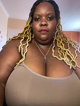 Snapshot of Michyboldy chatting on 01.28.25 Michyboldy online show from 01.28.25