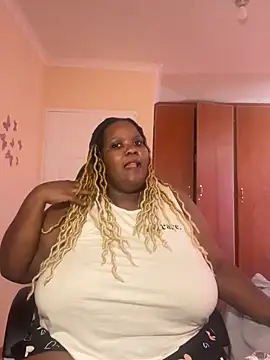 Snapshot of Michyboldy chatting on 02.04.25 Michyboldy online show from 02.04.25