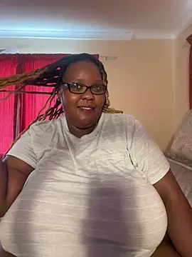 Snapshot of Michyboldy chatting on 02.24.25 Michyboldy online show from 02.24.25