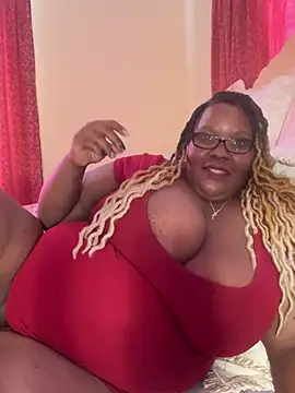 Snapshot of Michyboldy chatting on 03.04.25 Michyboldy online show from 03.04.25