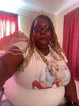 Snapshot of Michyboldy chatting on 03.12.25 Michyboldy online show from 03.12.25