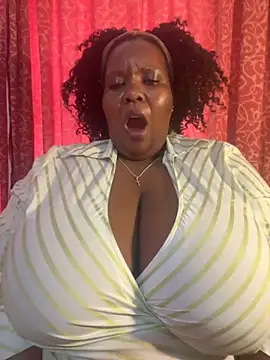 Snapshot of Michyboldy chatting on 09.29.25 Michyboldy online show from 09.29.25