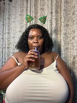 Snapshot of Michyboldy chatting on 12.22.25 Michyboldy online show from 12.22.25