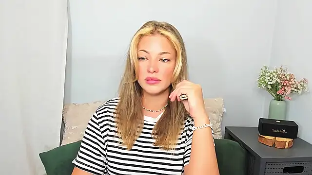 LilyBlondee online show from 05.30.26