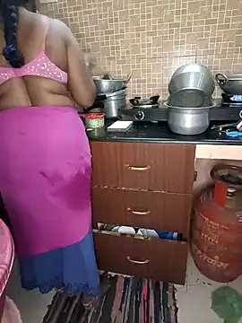 Snapshot of Tamil-hotwife chatting on 01.24.25 Tamil-hotwife online show from 01.24.25