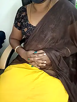 Snapshot of Tamil-hotwife chatting on 02.19.25 Tamil-hotwife online show from 02.19.25