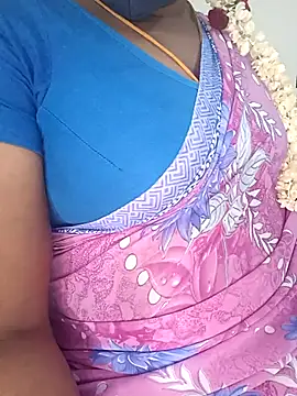 Snapshot of Tamil-hotwife chatting on 03.08.25 Tamil-hotwife online show from 03.08.25
