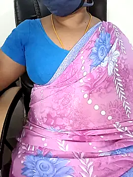 Snapshot of Tamil-hotwife chatting on 03.08.25 Tamil-hotwife online show from 03.08.25