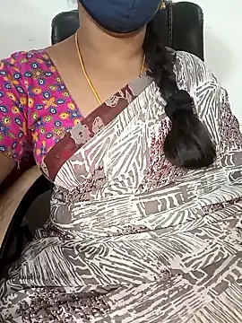 Snapshot of Tamil-hotwife chatting on 10.19.25 Tamil-hotwife online show from 10.19.25