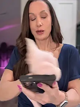 Fiona Kent  online show from 02.19.25