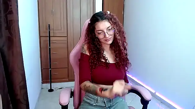 Snapshot of tastymeli chatting on 01.16.25 tastymeli online show from 01.16.25