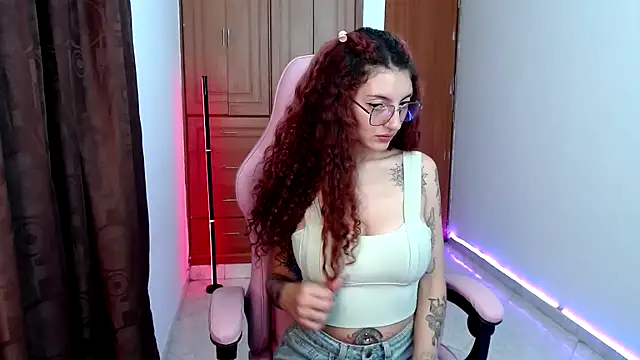 Snapshot of tastymeli chatting on 01.21.25 tastymeli online show from 01.21.25