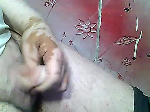 Snapshot of two_colour_cock chatting on 11.08.25 two colour cock online show from 11.08.25