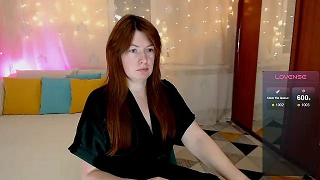 Snapshot of Kira_land chatting on 01.07.25 Kira land online show from 01.07.25