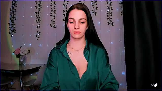 Snapshot of KarlaSim chatting on 02.05.25 KarlaSim online show from 02.05.25