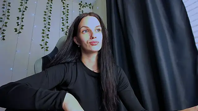 Snapshot of KarlaSim chatting on 10.21.25 KarlaSim online show from 10.21.25