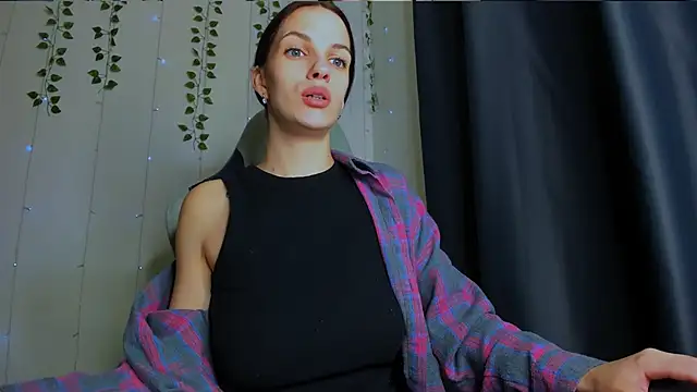 Snapshot of KarlaSim chatting on 11.11.25 KarlaSim online show from 11.11.25