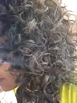 Snapshot of Goldenlace chatting on 10.02.25 Goldenlace online show from 10.02.25