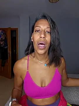 Snapshot of Goldenlace chatting on 11.10.25 Goldenlace online show from 11.10.25