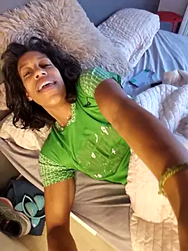 Snapshot of Goldenlace chatting on 12.14.25 Goldenlace online show from 12.14.25