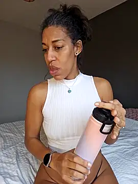 Snapshot of Goldenlace chatting on 02.11.26 Goldenlace online show from 02.11.26