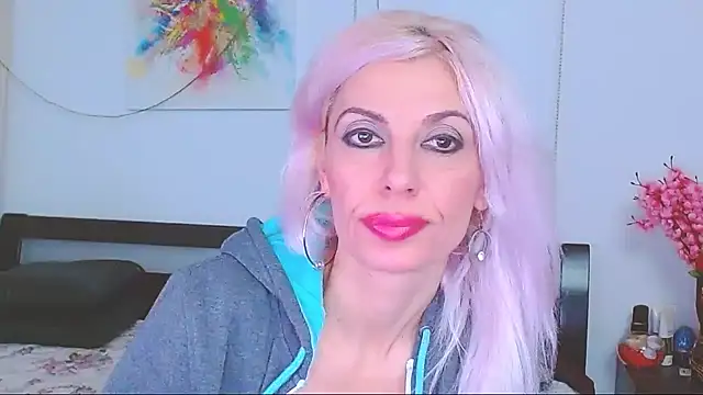 HoneyLara online show from 02.09.25