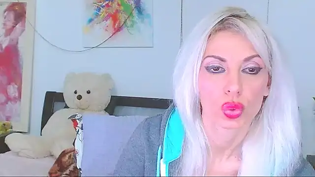 HoneyLara online show from 02.24.26