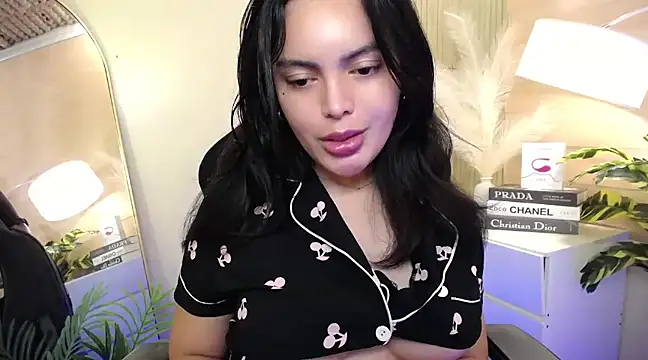 HotstuffCherrySummer online show from 01.11.25