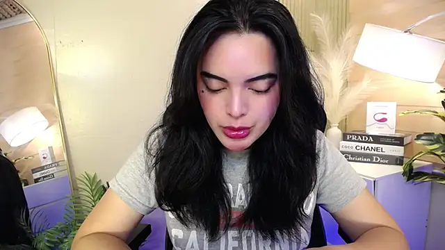 HotstuffCherrySummer online show from 01.17.25