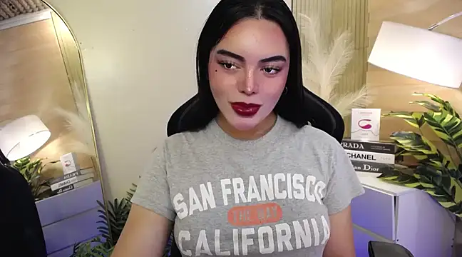 HotstuffCherrySummer online show from 02.01.25