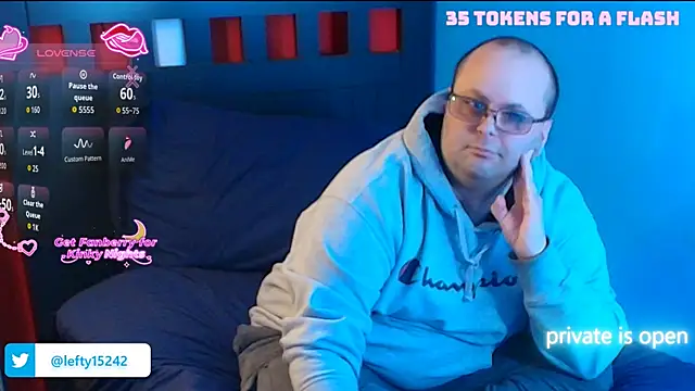 Snapshot of lefty15242 chatting on 11.01.25 lefty15242 online show from 11.01.25