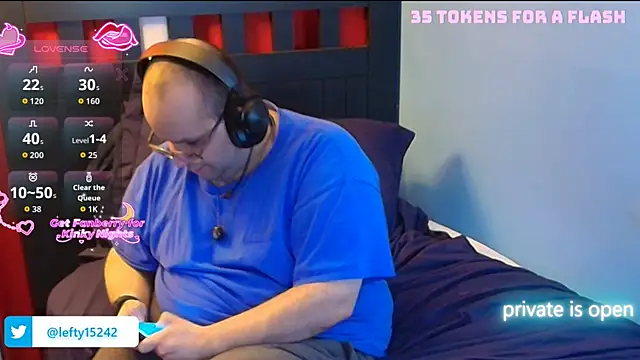 Snapshot of lefty15242 chatting on 11.02.25 lefty15242 online show from 11.02.25