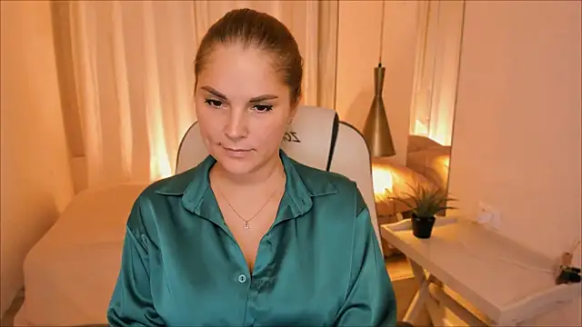 Ellis Foxy online show from 12.13.24