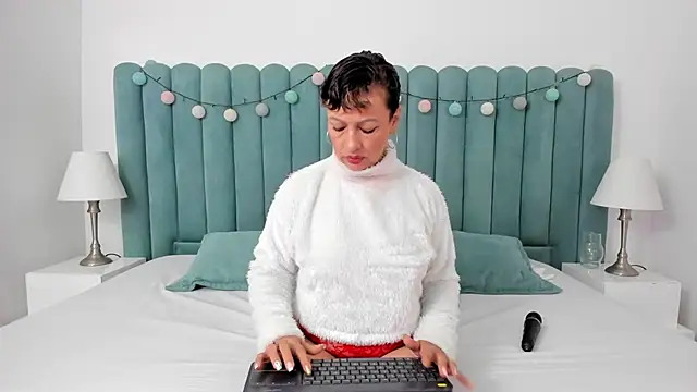 marianaaguii online show from 02.04.25